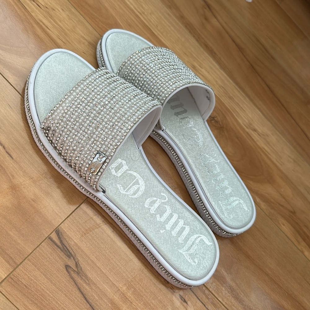 Juicy Couture Bedazzled white and silver women’s size 8 slides